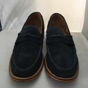 DRESS-UP SHOES FOR MEN.